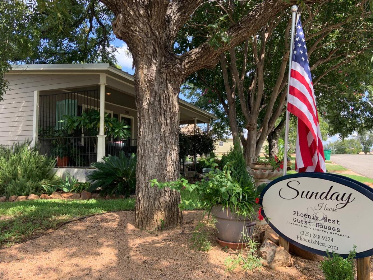 Phoenix Nest Guest Houses - Sunday House Llano Екстериор снимка