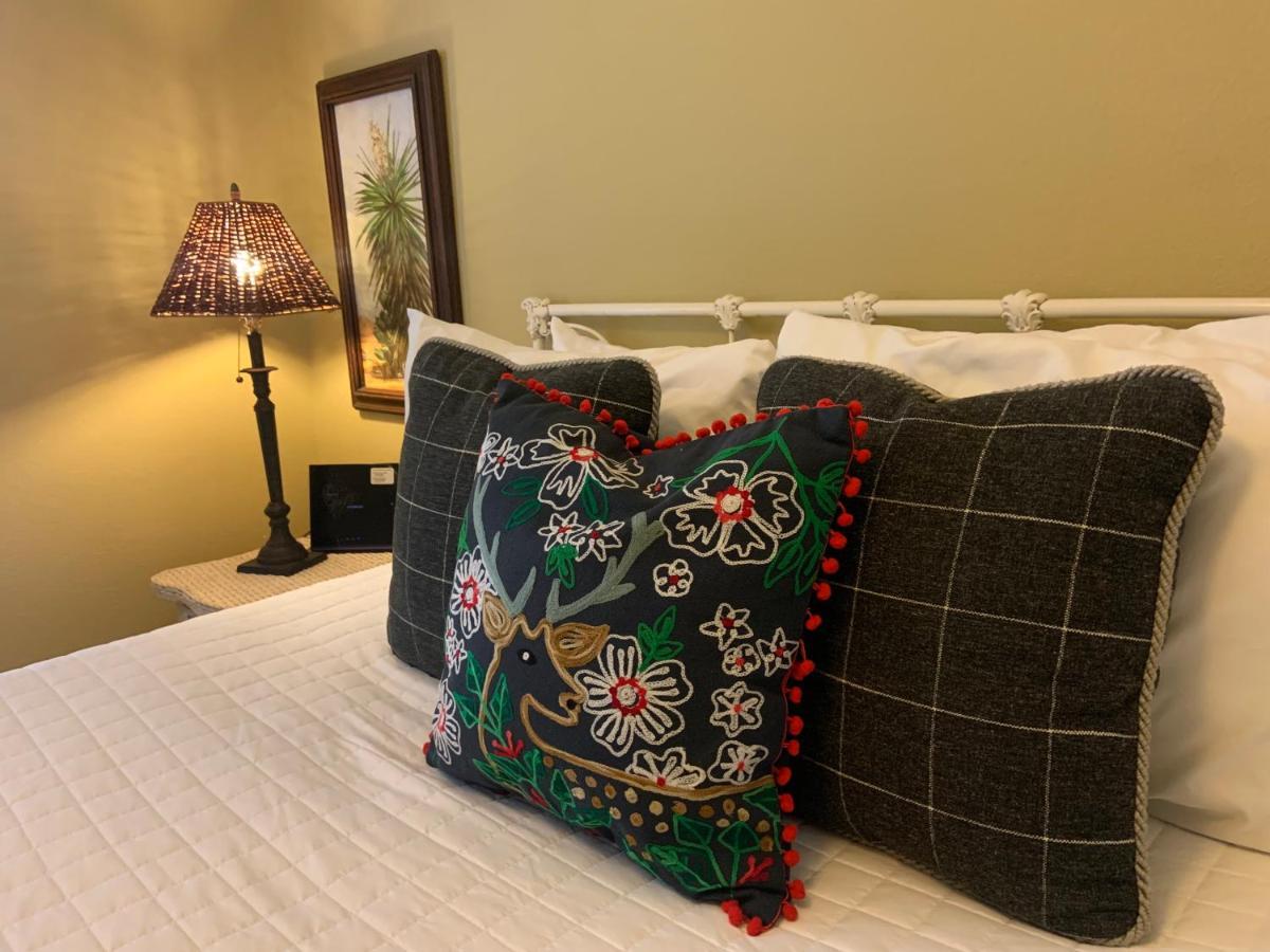 Phoenix Nest Guest Houses - Sunday House Llano Екстериор снимка
